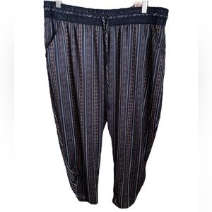 Maurices lace hem cropped pants size 24